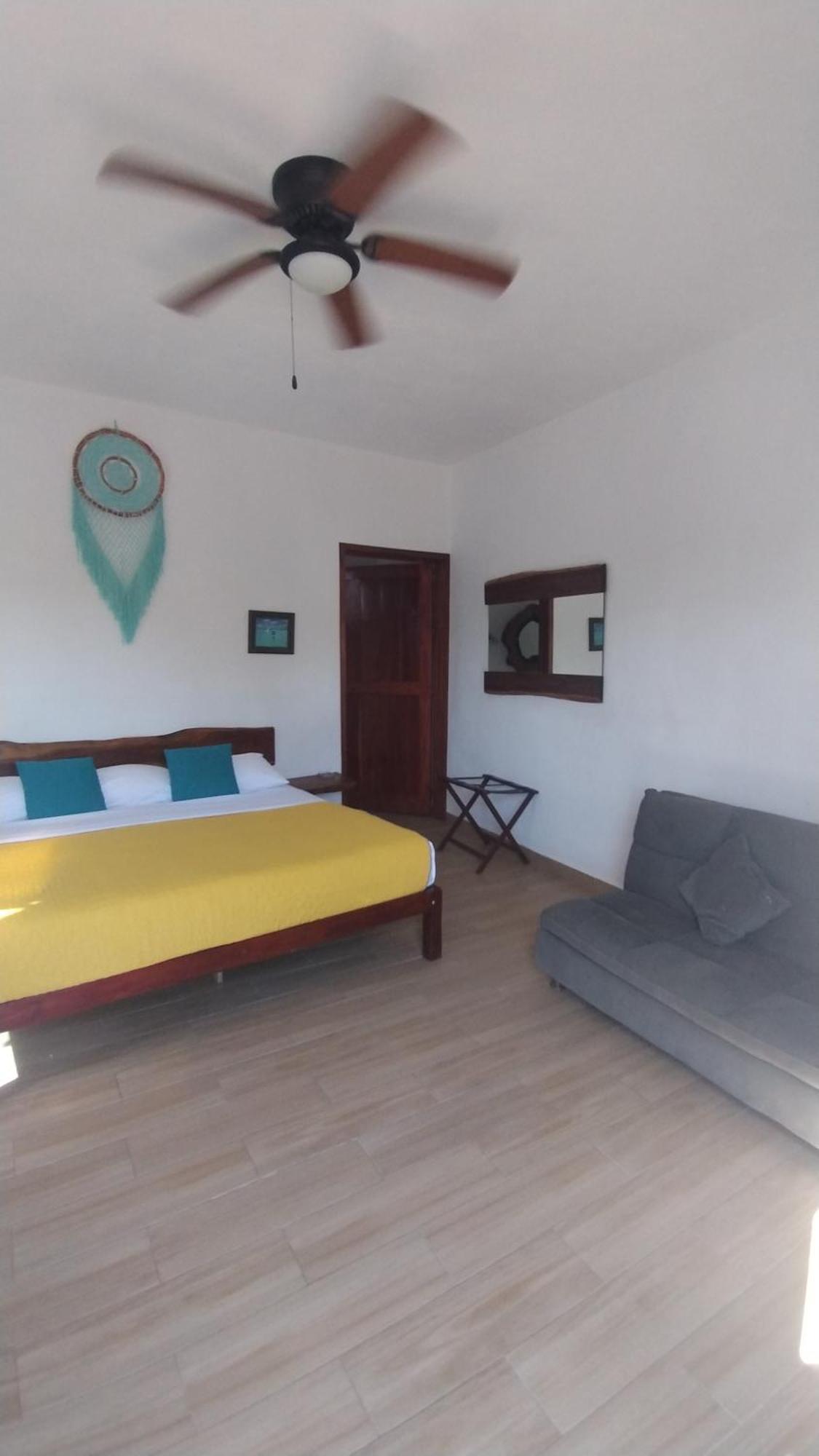 Ade Hotel 3*